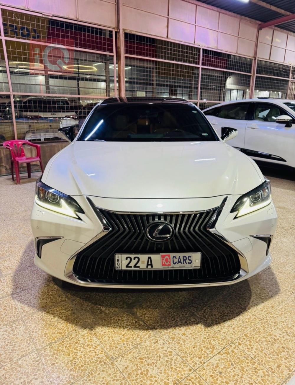 Lexus ES